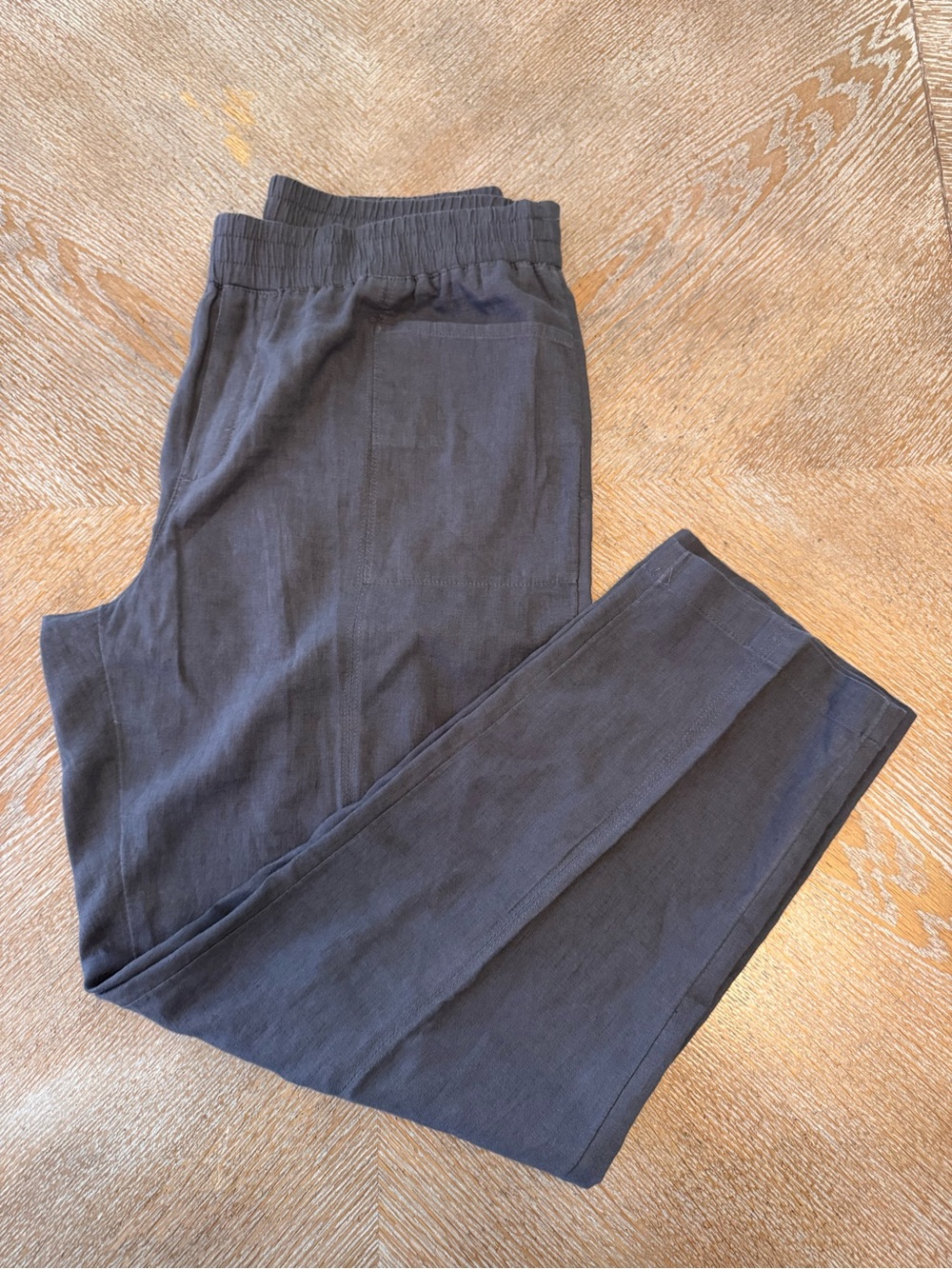 Caslon Gray pants Medium Elastic Waist 34” Inseam 27” Mid Rise Pockets